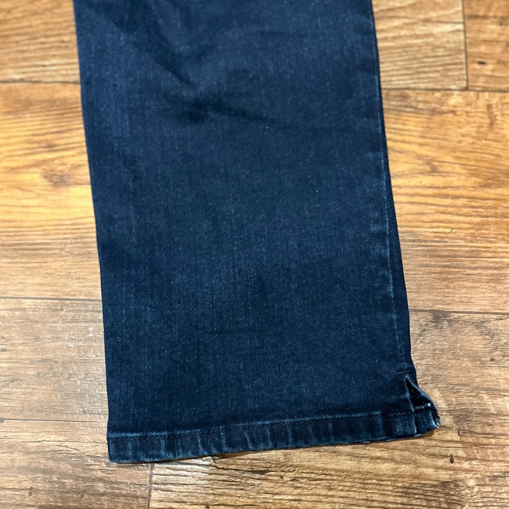 🥳HP🥳 LIKE NEW - CHICO'S SO SLIMMING JEAN CAPRIS - DARK WASH - Picture 3 of 7